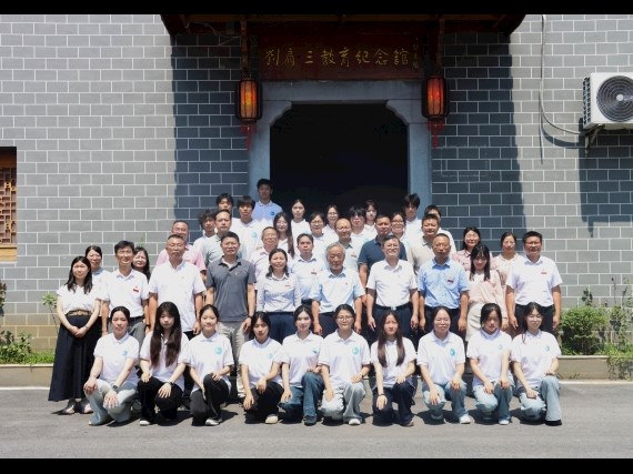 學(xué)院舉行思想政治教育實(shí)踐基地揭牌儀式